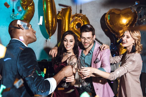 arkadaşlar yeni yıl kutlama