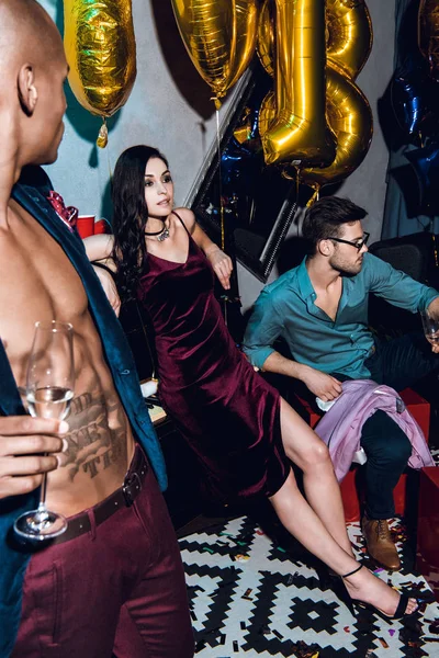 Pessoas elegantes em festa de ano novo — Fotografia de Stock Grátis