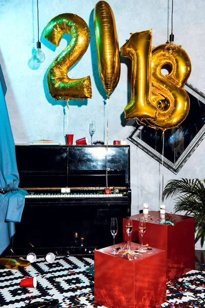 Interior com balões de ano novo — Fotografia de Stock