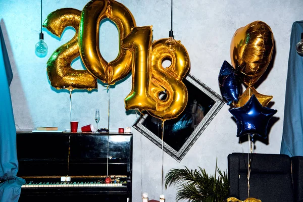 Interieur met nieuwe jaar ballonnen — Stockfoto