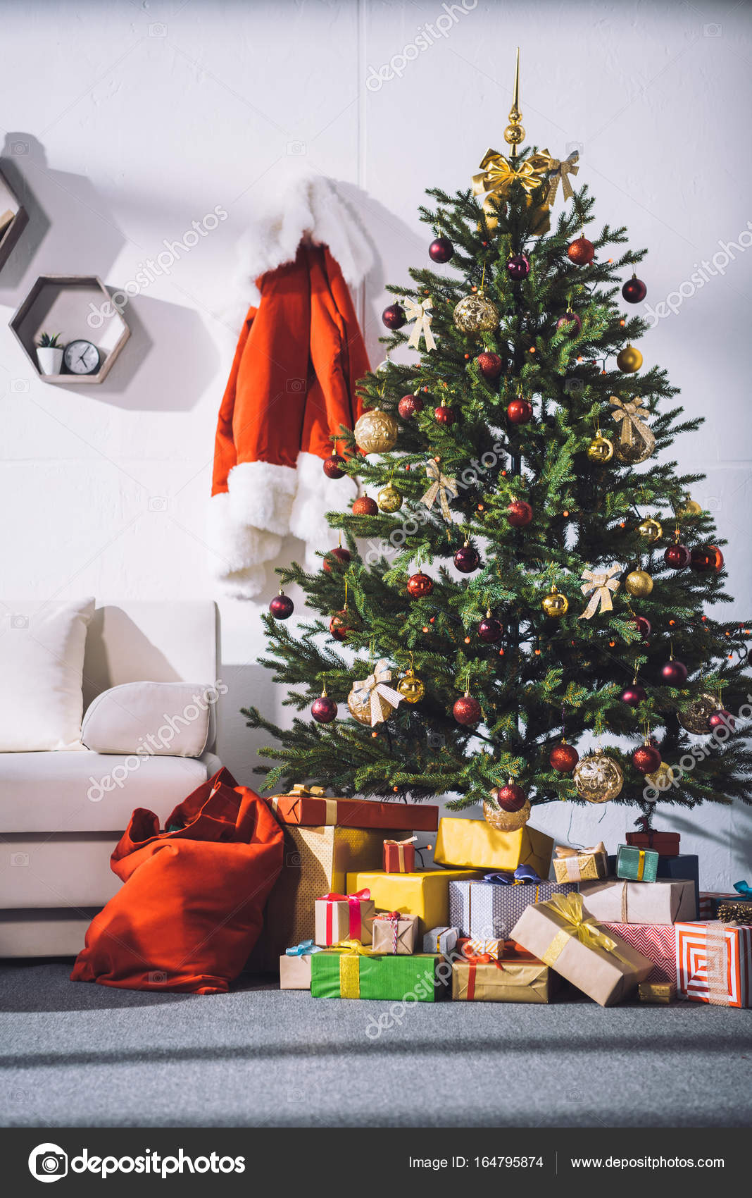 Gifts under christmas tree — Stock Photo © ArturVerkhovetskiy #164795874