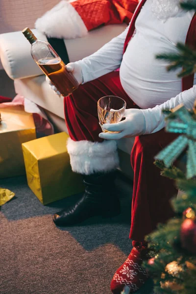 Mauvais père Noël avec de l'alcool — Photo gratuite