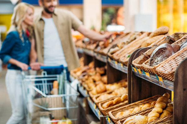 couple in grocery shop