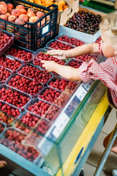 bakkal dükkanında evlat