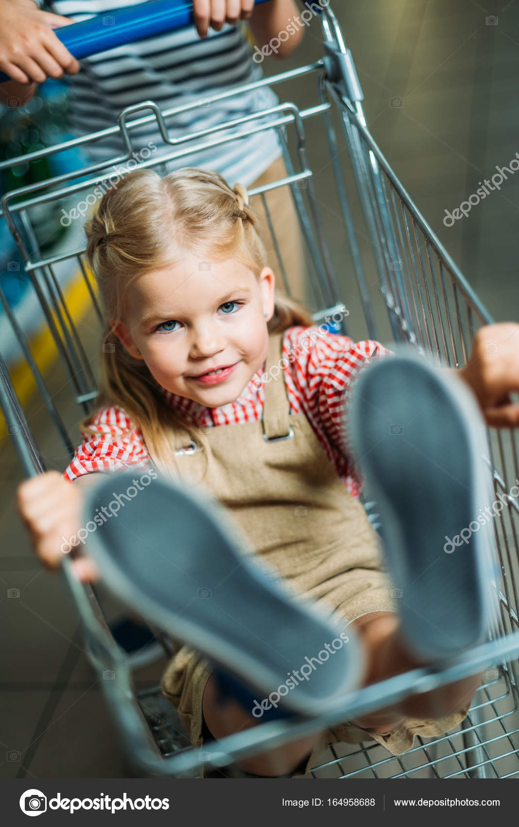 Little kid in shopping cart — Free Stock Photo © ArturVerkhovetskiy