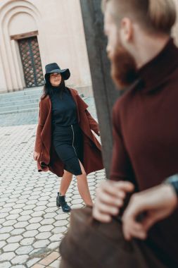 Genç adam kadın arıyorum