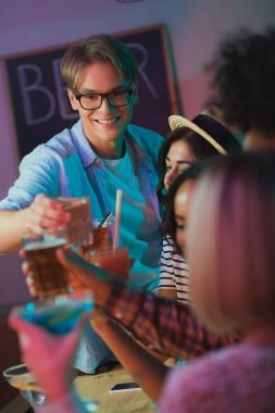 kokteyller tungur arkadaşlar çubuk