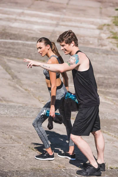 Sportive couple walking on slabs — Stock Photo, Image