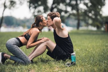 kadın yardım adam eğitim ile