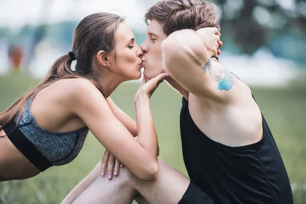 Woman helping man with training — Stock Photo, Image