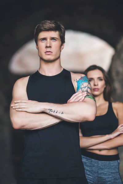 Hombre y mujer en ropa deportiva — Foto de Stock