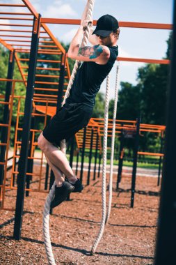 ip egzersiz yapan erkek