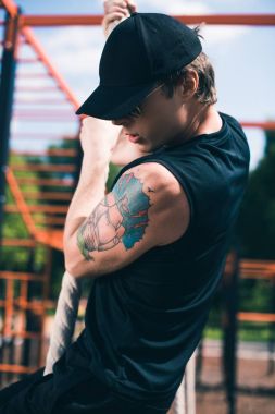 ip egzersiz yapan erkek