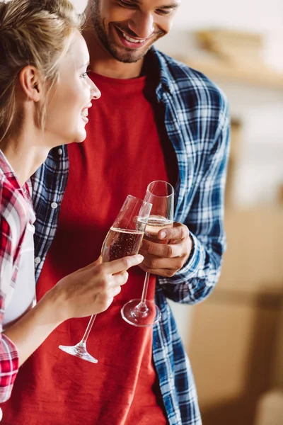 Couple drinking champagne — Free Stock Photo