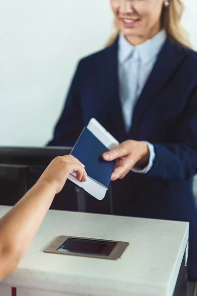 Kid giving passport to staff — Stock Photo, Image