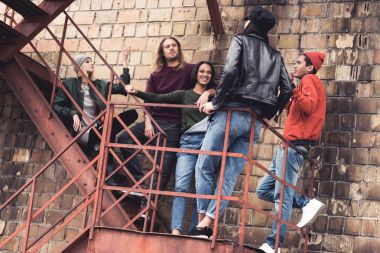 şık gençlerin grup