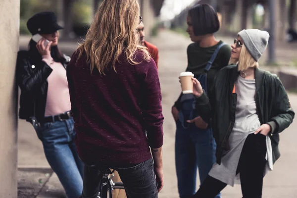 şık gençlerin grup