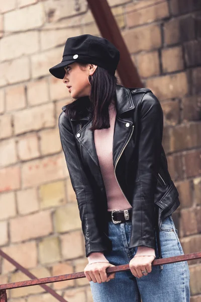 Woman in leather jacket — Stock Photo, Image