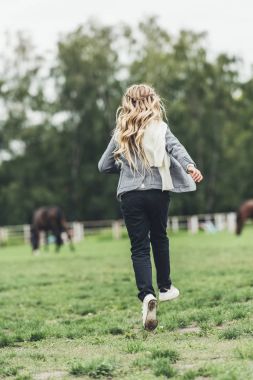 kırsal çalışan çocuk 