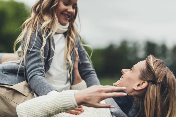 Happy mother and daughter — Stock Photo, Image