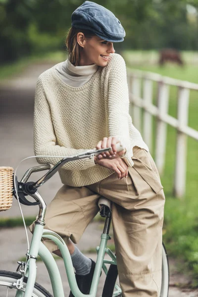 Woman sitting on bike — Free Stock Photo