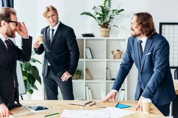 Businessmen working in office — Stock Photo, Image