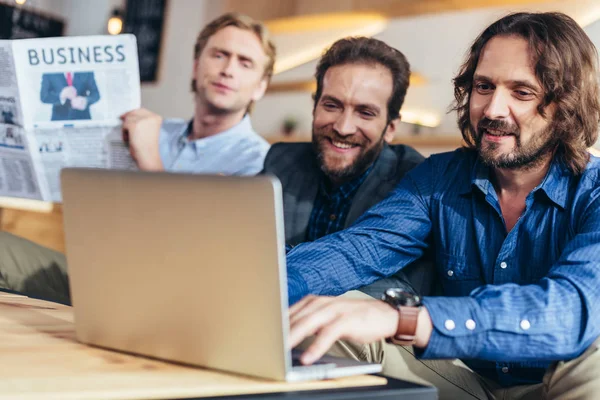 Businessmen using laptop — Stock Photo, Image