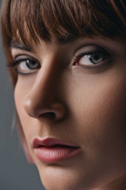 çekici kız makyaj ile