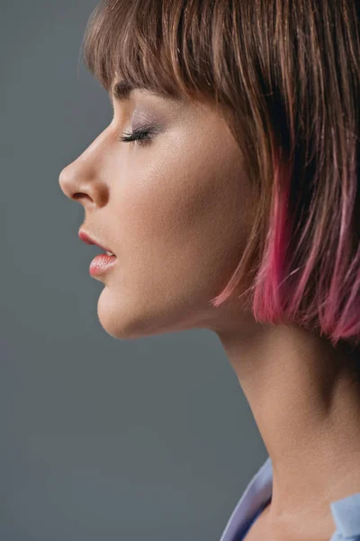 Дівчина з рожевим волоссям — стокове фото