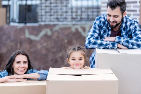 Young family with boxes — Stock Photo, Image