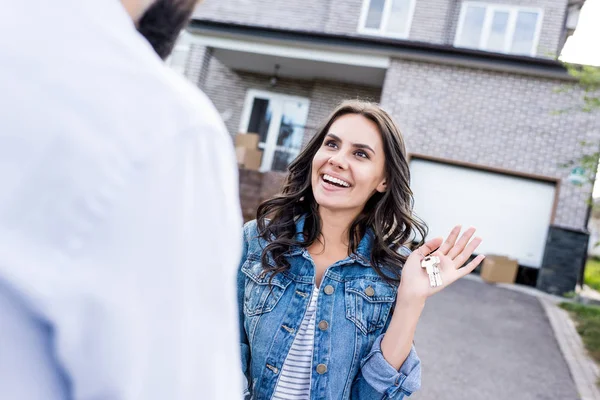 Surprised woman with keys in hand — Stock Photo, Image