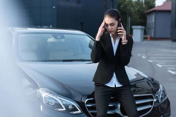 Troubled businesswoman talking on phone — Stock Photo, Image