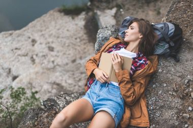 kitap niteliğine kadınla