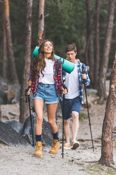 Pareja teniendo viaje — Foto de Stock