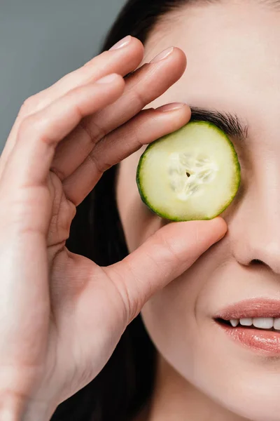 Woman with slice of cucumber on eye — Stock Photo, Image