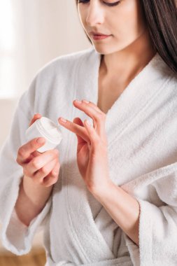 kadın alarak krem kavanoz gelen