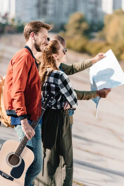 Multiethnic friends traveling together — Stock Photo, Image