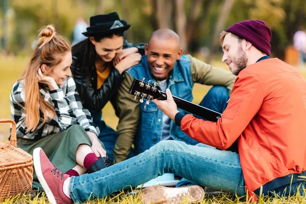 Multicultural friends resting in park — Stock Photo, Image