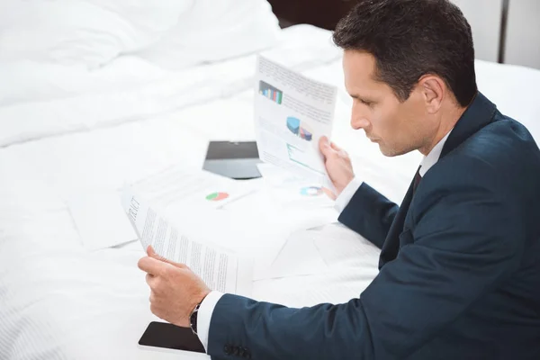 Businessman reading paperwork — Free Stock Photo