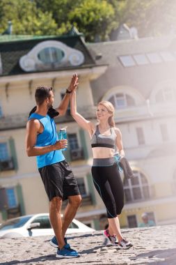 Spor veren highfive Çift