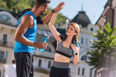 Spor veren highfive Çift