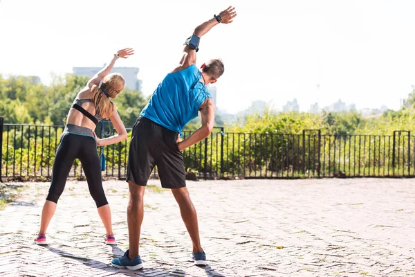 Pareja deportiva — Foto de Stock