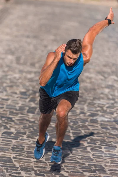 Sportsman running in city — Stock Photo, Image