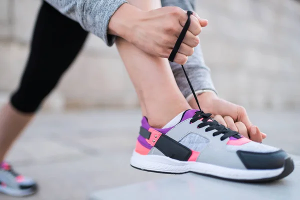 Koppelverkoop schoenveters op sneakers — Stockfoto
