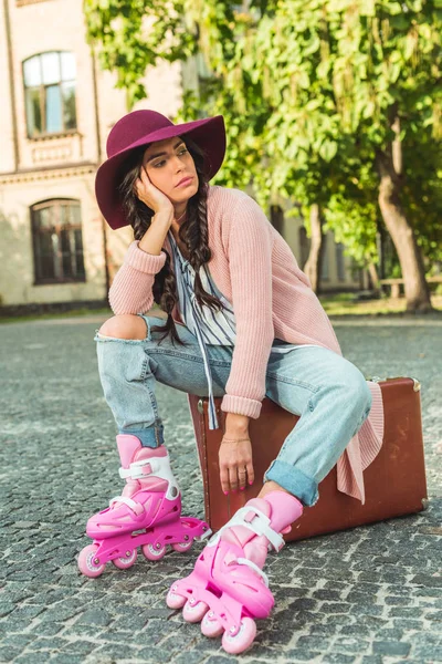 Girl in roller skates with suitcase — Stock Photo, Image