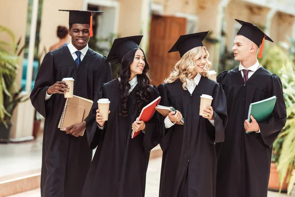 Estudiantes multiétnicos — Foto de Stock