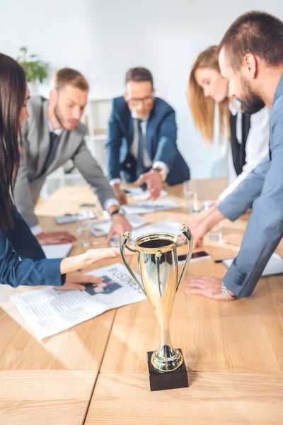 Empresarios conversando — Foto de Stock