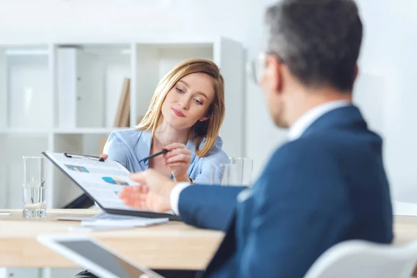 Businesswoman giving documents to partner — Stock Photo, Image