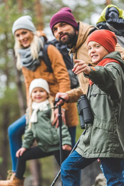 Smiling boy pointing away — Stock Photo, Image