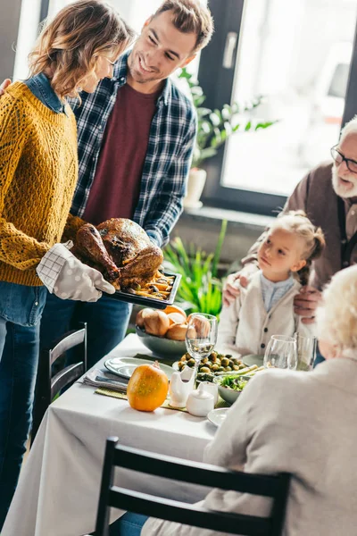Family looking at thanksgiving turkey — Stock Photo, Image